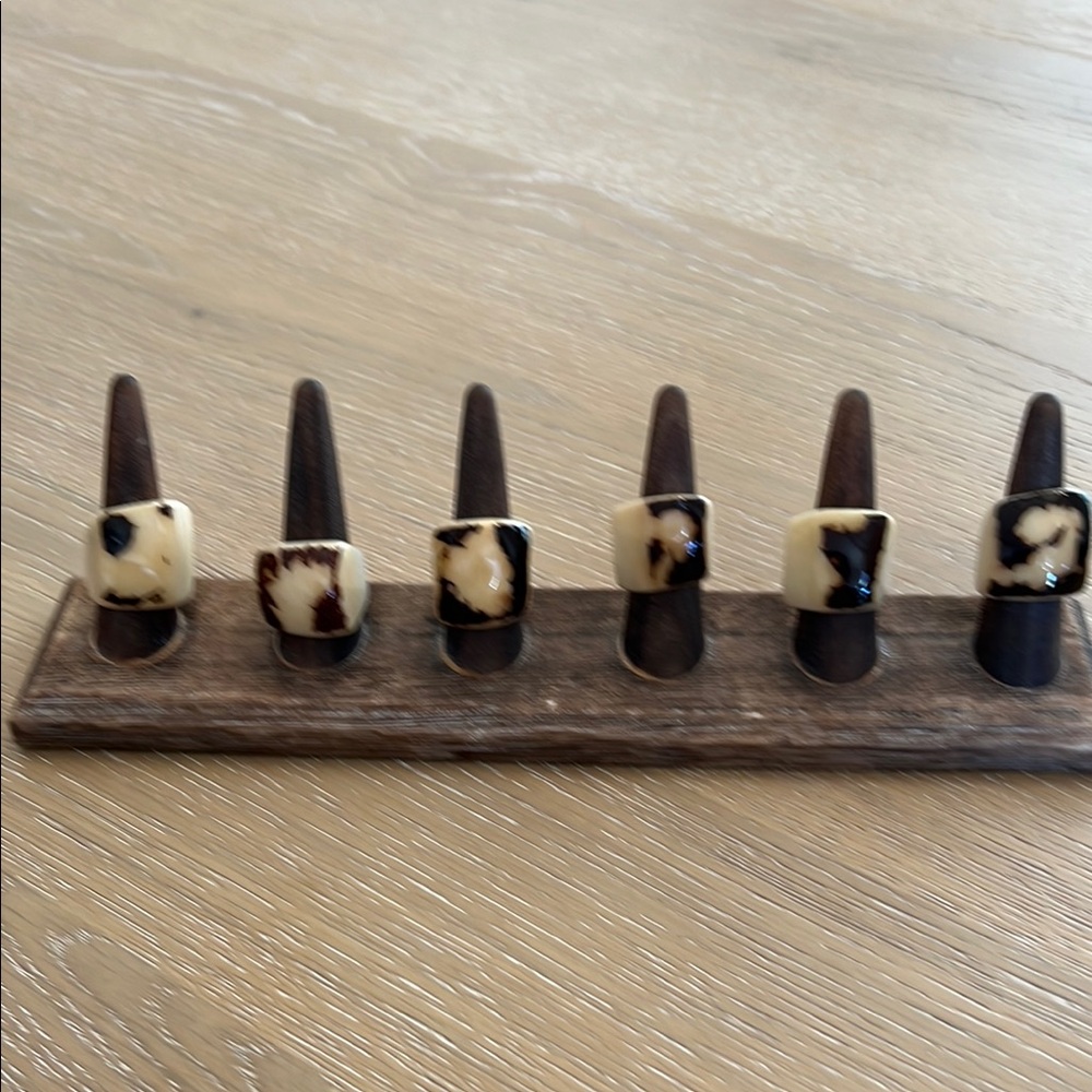 Elegant Tortoiseshell Pattern Rings